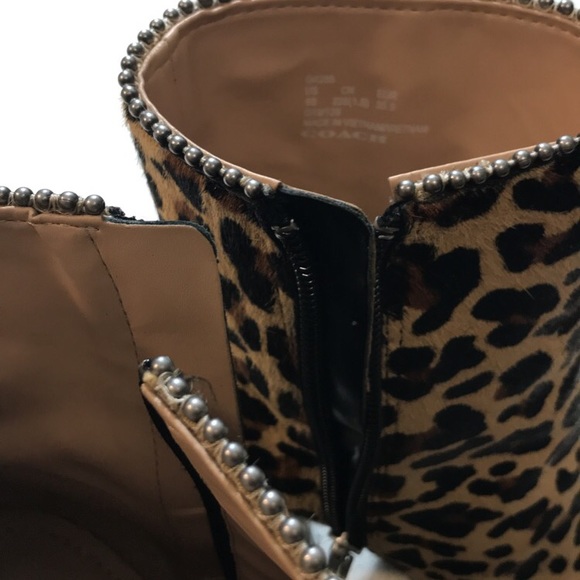 Coach boots, only one was actually worn. You can buy them together or separate - Picture 4 of 6